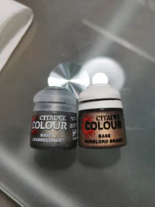 Pinturas Citadel Base Leadbelcher y Runelord Brass
