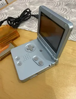 Game Boy Advance SP Plata + EZ Flash III