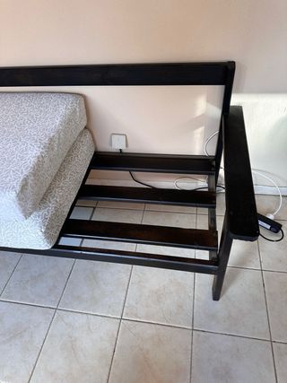 Banco de madera con 2 cojines