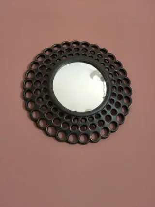 Espejo decorativo con diseño de círculos
Ancho 26 