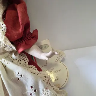 Bambola in porcellana Betty della Collezione Cleò