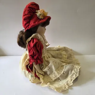 Bambola in porcellana Betty della Collezione Cleò
