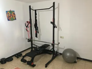 Rack jaula de gimnasio para entreno en casa