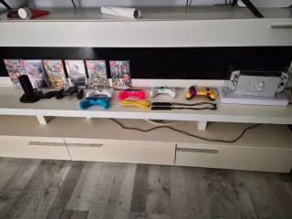 Nintendo Switch OLED White con giochi e accessori