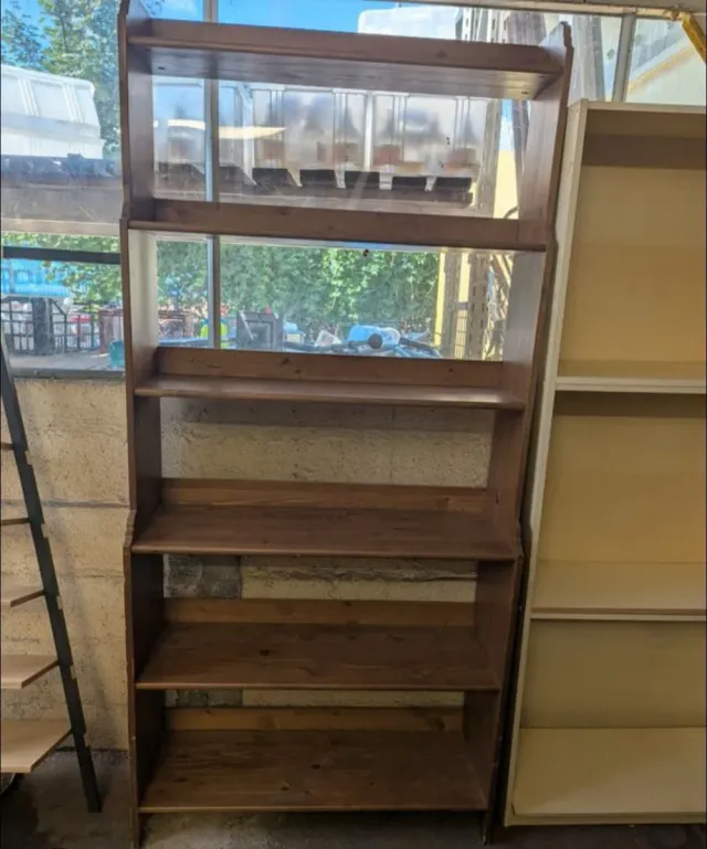 Estantería de madera