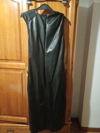 Vestido polipiel negro largo