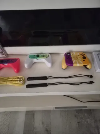Nintendo Switch OLED White + Giochi e accessori