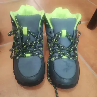 Botas de montaña niño gris y verde