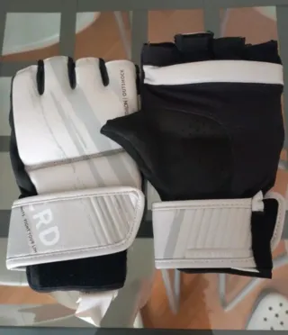 Mezzi guanti e corda per salto