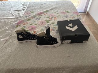 Converse Piel Negras Talla 36.5 
23 cm
us 6
un 4