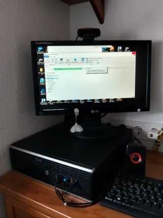 Ordenador sobremesa HP con pantalla LG