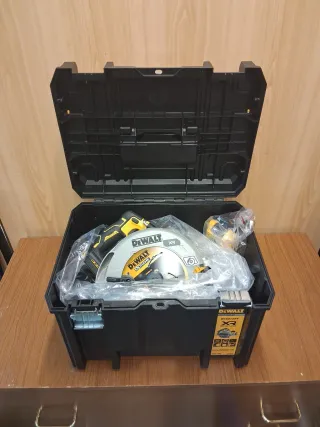 Sierra Circular Dewalt DCS573NT con Maletín
