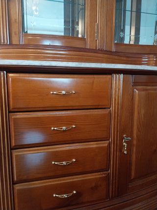 Conjunto Mueble Vitrina y Mesa Comedor Madera