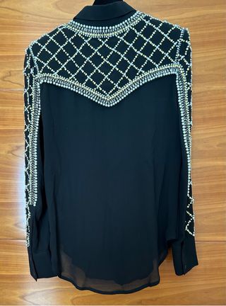 Blusa Negra Balmain x H&M con Apliques Dorados