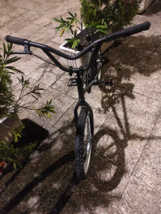 Bicicleta BMX Monty Negra