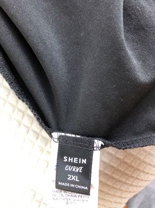 T-shirt nera scollatura a V