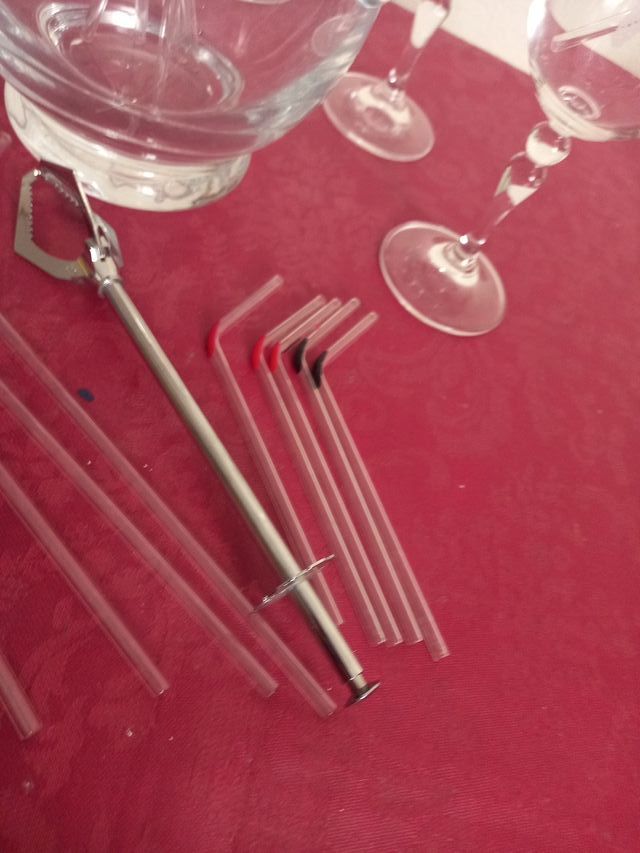 Jarra cristal con 5 copas y pajitas.alto 24.regalo