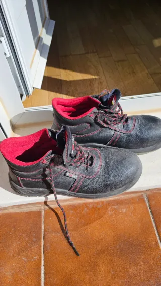 Botas de seguridad FORLI negras y rojas
