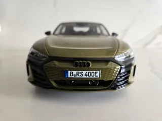 Norev Audi e-tron GT 1/18 Verde SIN CAJA