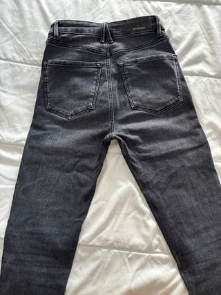 Jeans negros elasticado, talla 36