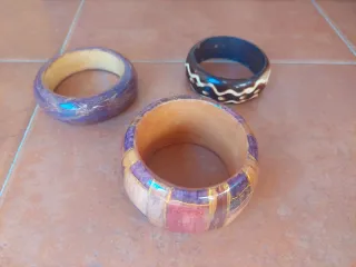 Pulseras de madera artesanales