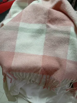 Manta bufanda  a cuadros rosa y blanca