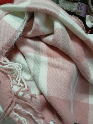 Manta bufanda  a cuadros rosa y blanca