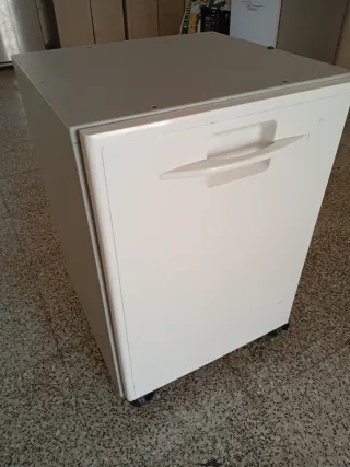Mesa para impresora o equipo multifuncional o mueb