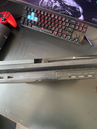 PlayStation 3 250GB + Mando Rojo +Gta5 disco 