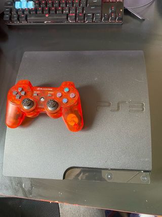 PlayStation 3 250GB + Mando Rojo +Gta5 disco 