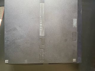PlayStation 3 250GB + Mando Rojo +Gta5 disco 