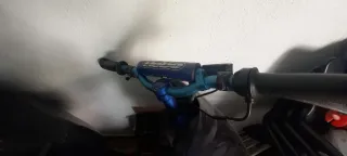 Manillar de moto con potencia azul 