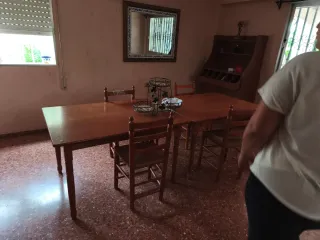 Mesa de comedor de madera