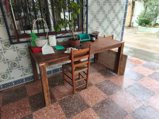 Mesa de comedor de madera