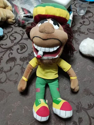 Pupazzo Peluche Rasta/Reggae con Cappello