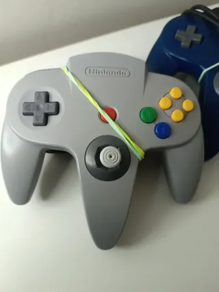 Mandos N64. Buen estado. Joystick funcional.