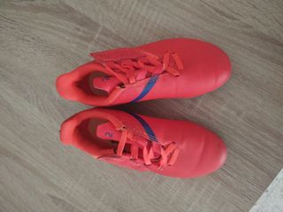 Botas de fútbol para niño/a rojas