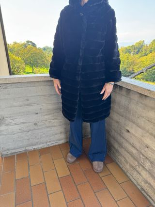 Cappottino eco pelliccia con cappuccio