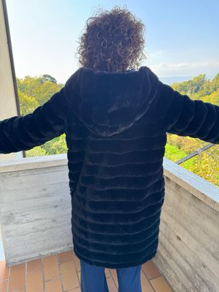 Cappottino eco pelliccia con cappuccio