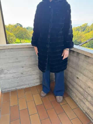 Cappottino eco pelliccia con cappuccio