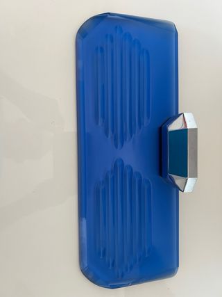 Estante de baño azul y plateado