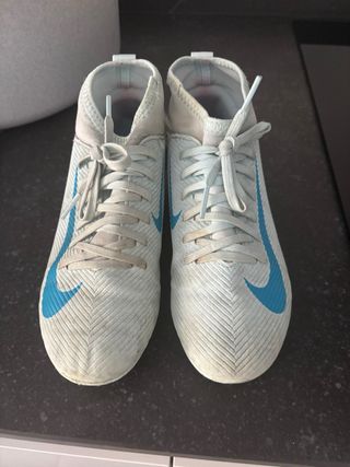 Botas de fútbol Nike Talla 32