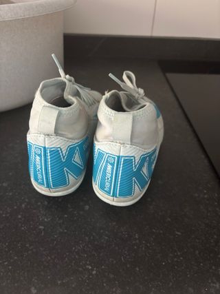 Botas de fútbol Nike Talla 32