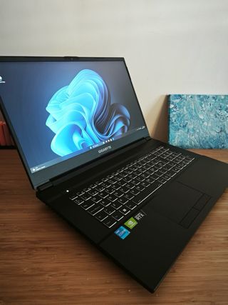 PORTÁTIL GAMING GIGABYTE 17 PULGADAS 144 Hz RTX 