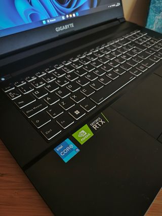 PORTÁTIL GAMING GIGABYTE 17 PULGADAS 144 Hz RTX 