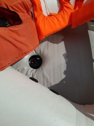 Barca Neumática Blanca y Negra..
