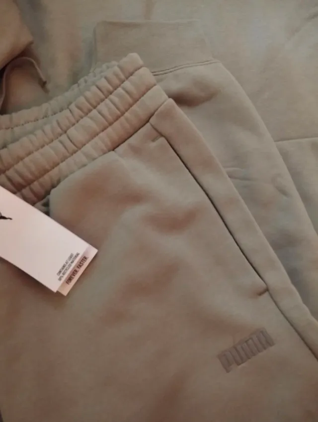 Pantalón chándal mujer Puma verde caqui clarito