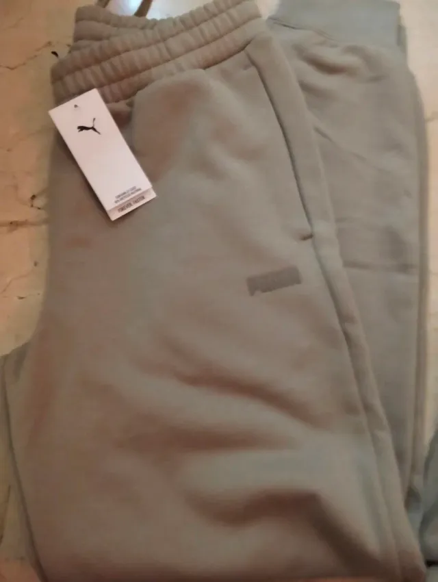 Pantalón chándal mujer Puma verde caqui clarito