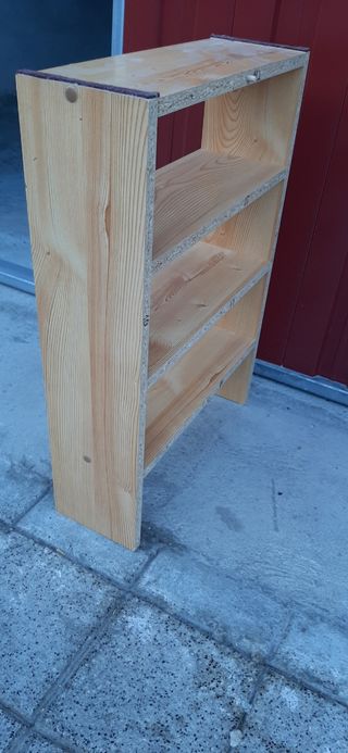 Estantería pequeña de madera