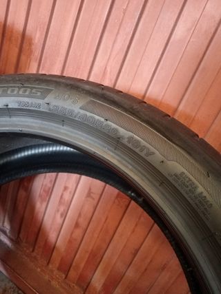 Neumáticos Bridgestone 285/35 R20 104Y